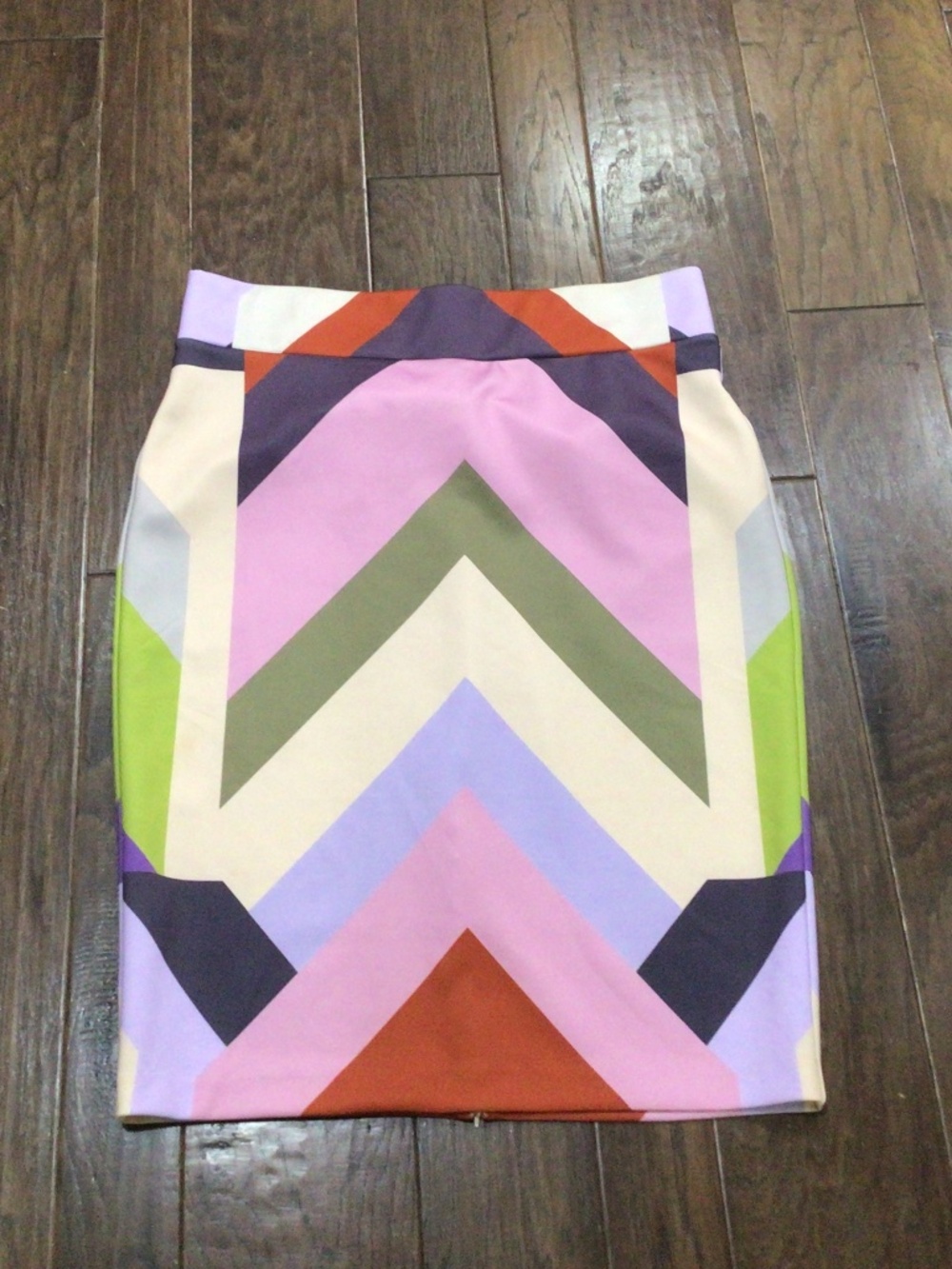 Eloquii Geometric design skirt. In new condition. Size 16.